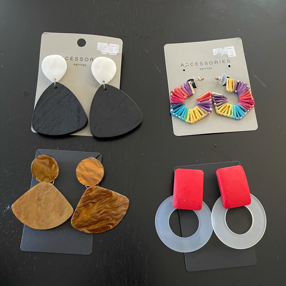 4 pairs of Earrings